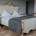 호텔 Eventlocation & Schloss Neuburg *