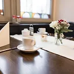 Eventlocation & Schloss Neuburg 호텔 Obrigheim (Neckar-Odenwald-Kreis)