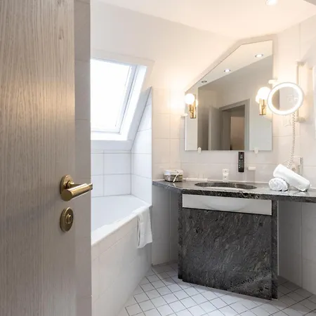 Eventlocation & Schloss Neuburg Отель *