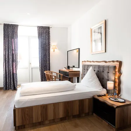 Eventlocation & Schloss Neuburg Hotel *