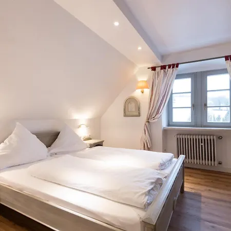 Eventlocation & Schloss Neuburg Hotel Obrigheim (Neckar-Odenwald-Kreis)