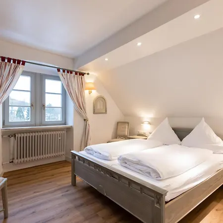 Eventlocation & Schloss Neuburg Hotel Obrigheim (Neckar-Odenwald-Kreis)