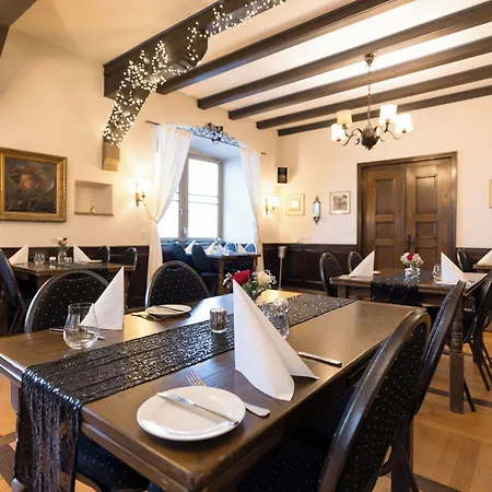 Eventlocation & Schloss Neuburg 호텔 Obrigheim (Neckar-Odenwald-Kreis)