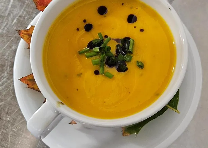 Отель Eventlocation & Schloss Neuburg *