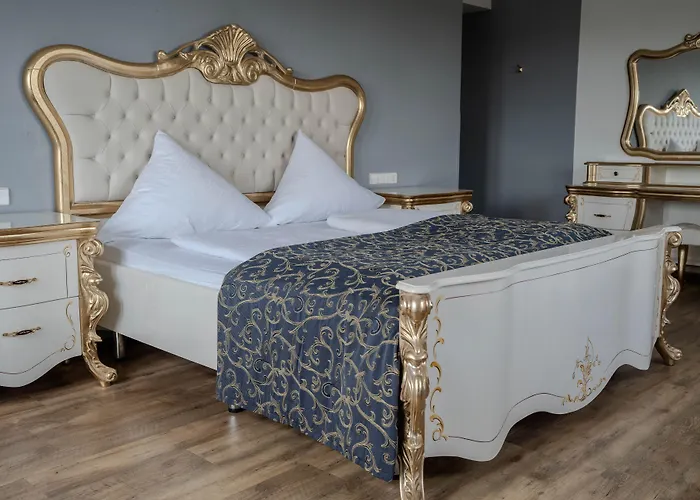 Отель Eventlocation & Schloss Neuburg *