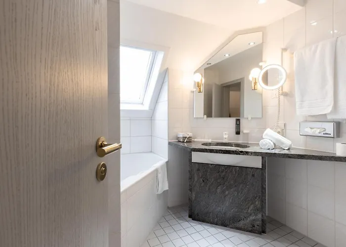 Eventlocation & Schloss Neuburg Отель *