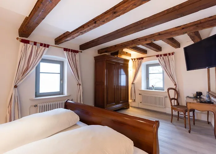 Отель Eventlocation & Schloss Neuburg