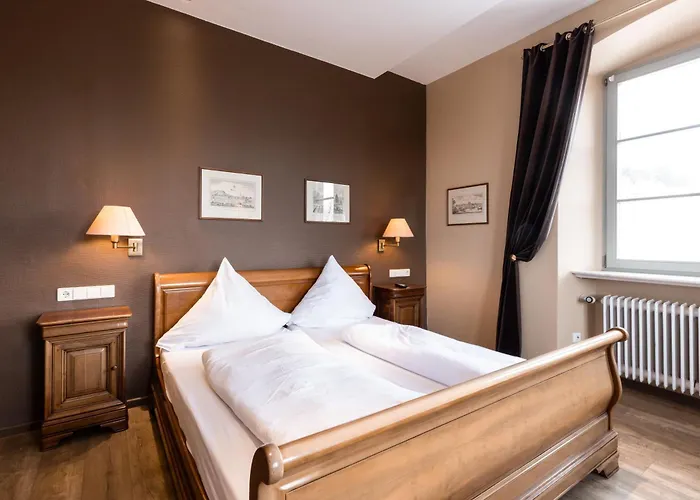 Eventlocation & Schloss Neuburg Отель Obrigheim (Neckar-Odenwald-Kreis)