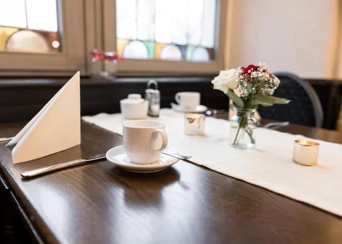 Eventlocation & Schloss Neuburg Отель Obrigheim (Neckar-Odenwald-Kreis)