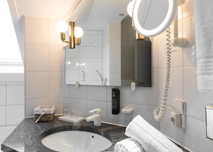 Отель Eventlocation & Schloss Neuburg *