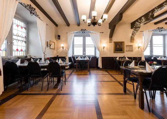 Eventlocation & Schloss Neuburg Отель Obrigheim (Neckar-Odenwald-Kreis)